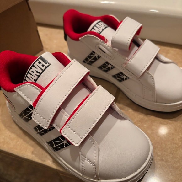 Boys Adidas Marvel Spiderman shoes Size 9 - Picture 2 of 6